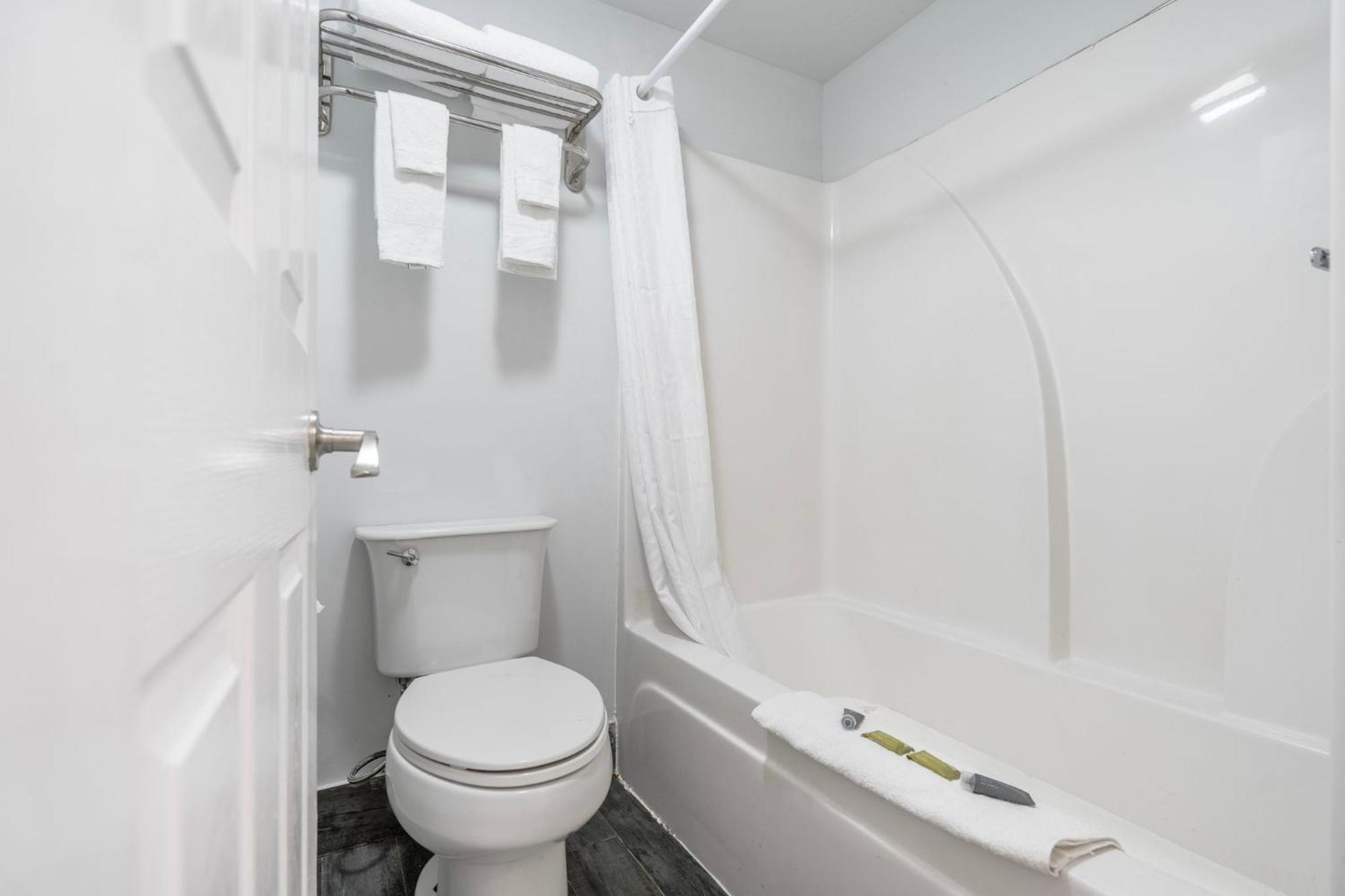 Budgetel Inns & Suites Augusta Downtown 706-945-1238 Buitenkant foto