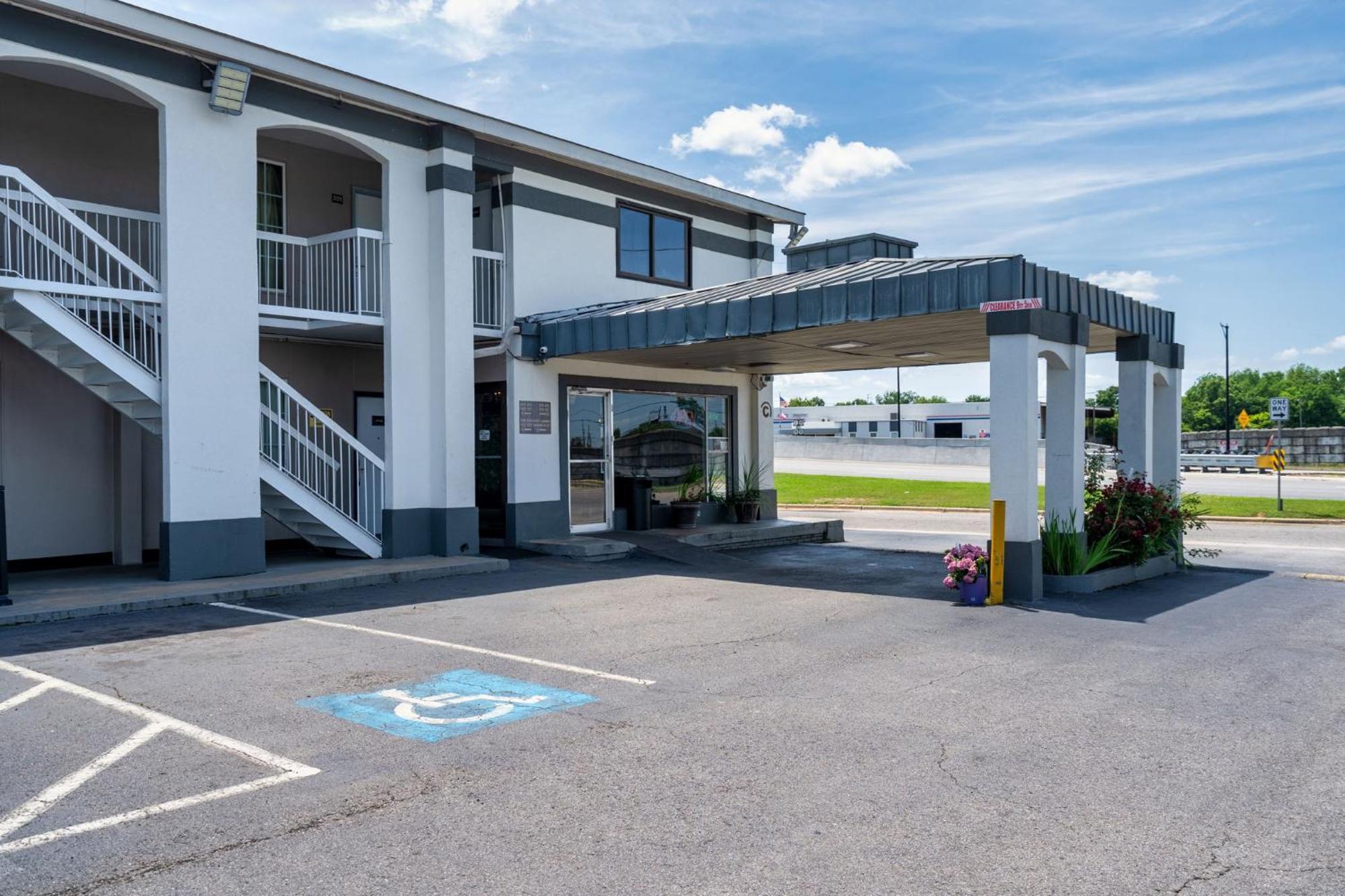 Budgetel Inns & Suites Augusta Downtown 706-945-1238 Buitenkant foto